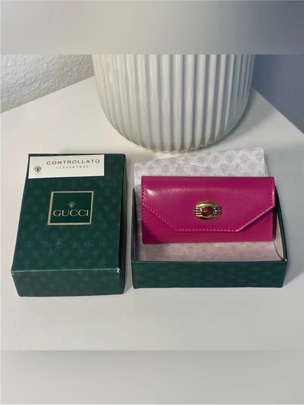 Gucci Fuchsia Leather cabochon Card Case with Gold-Tone Emblem vintage